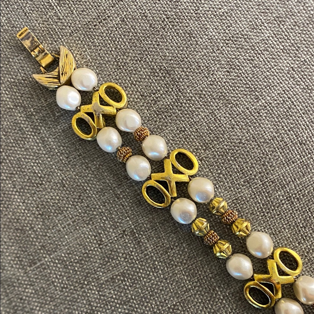 Vintage Gold Tone Faux Pearl XO Link Bracelet | 7.5” | Statement Jewelry